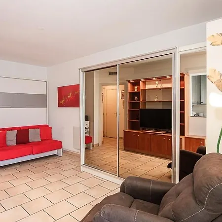 Parking Prive - 10min - Proche Aeroport Apartment